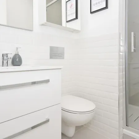 Et Equipe - 2 - Mon Groom Apartment