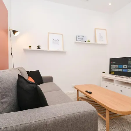 Et Equipe - 2 - Mon Groom Apartment *