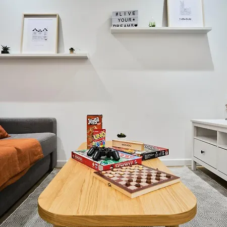 Et Equipe - 2 - Mon Groom Apartment *